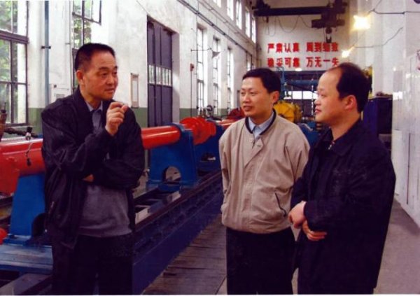 非常谋略 深潜与跨越：经福谦和孙承纬的科研品格启示